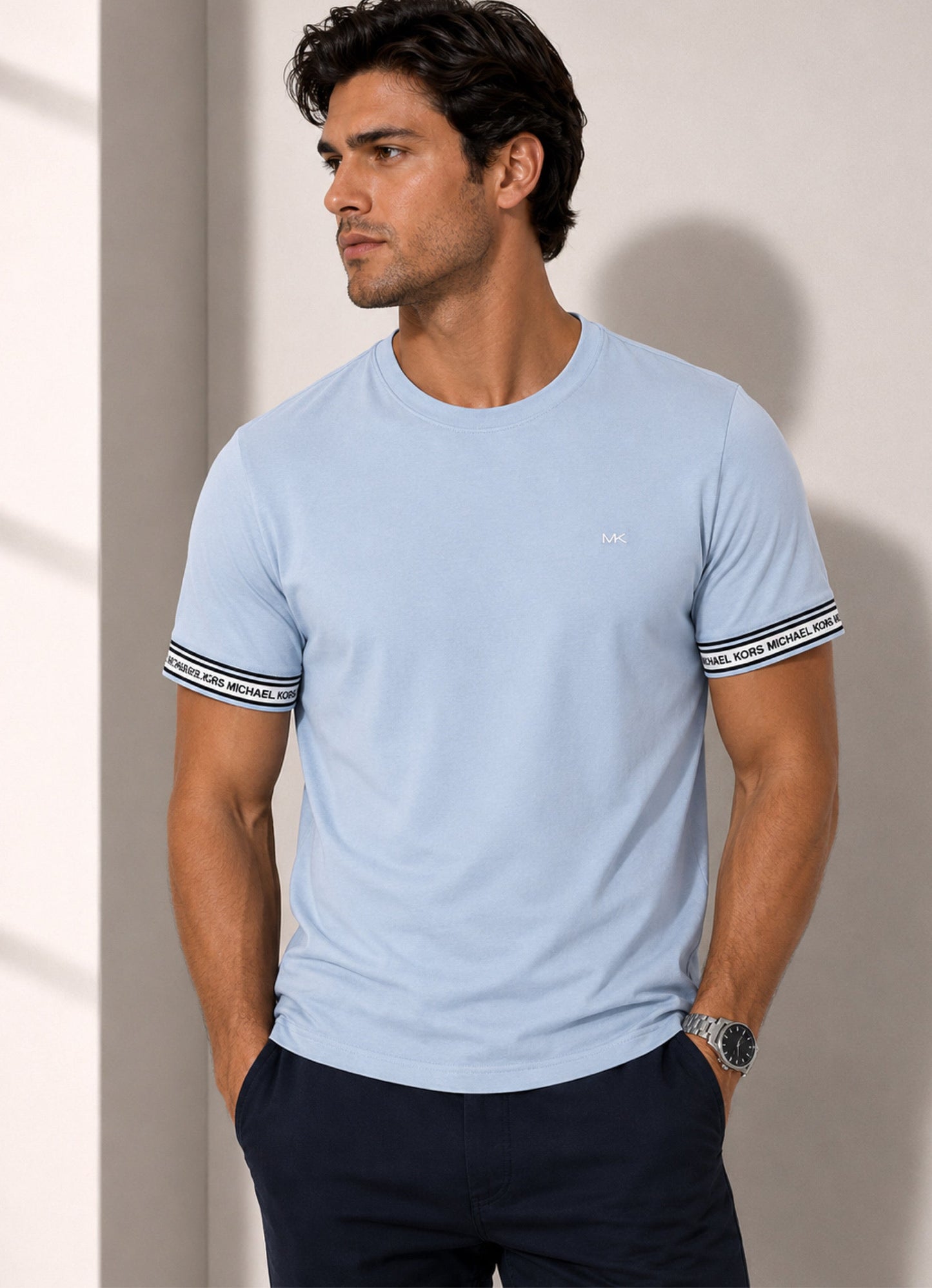 Camiseta MK celeste con detalle en mangas