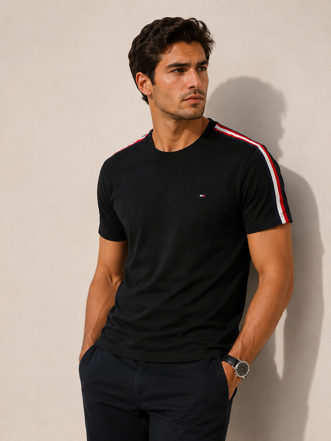 Camiseta TH hombre negra con detalle en los hombros
