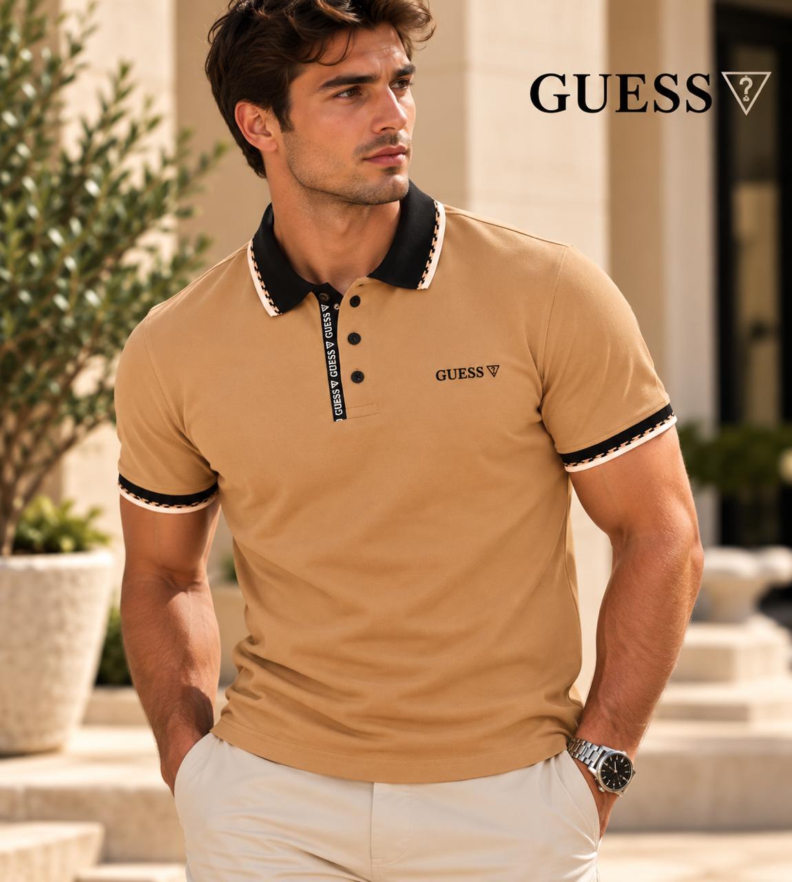 Camisa Guess tipo beige con detalle en mangas y cuello