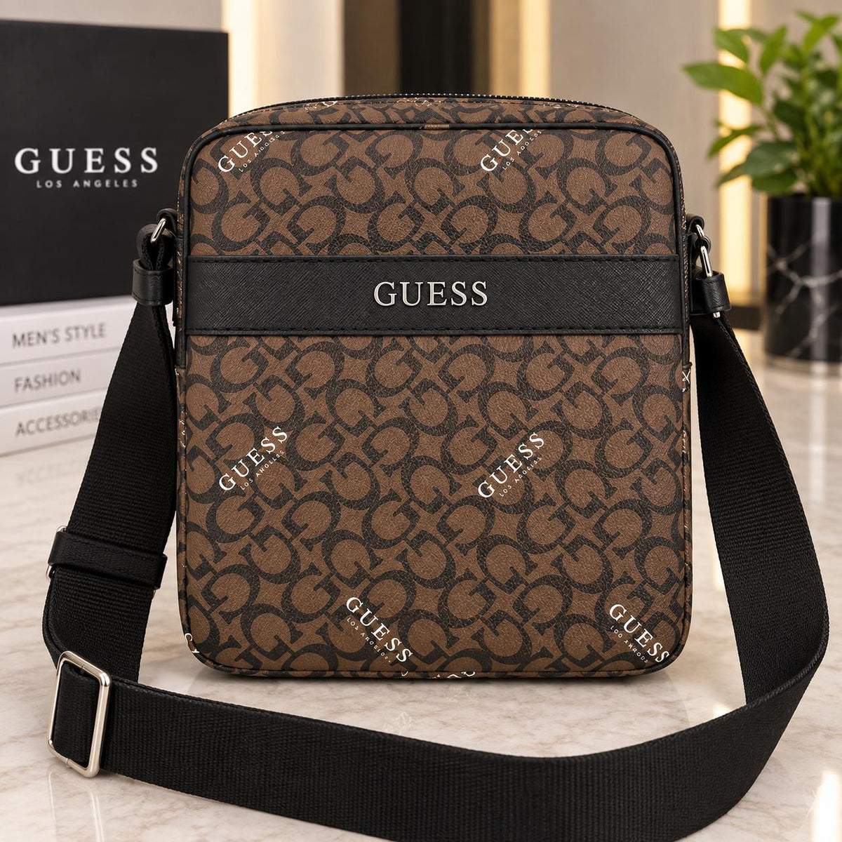 Bolso Guess manos libres cafe con negro