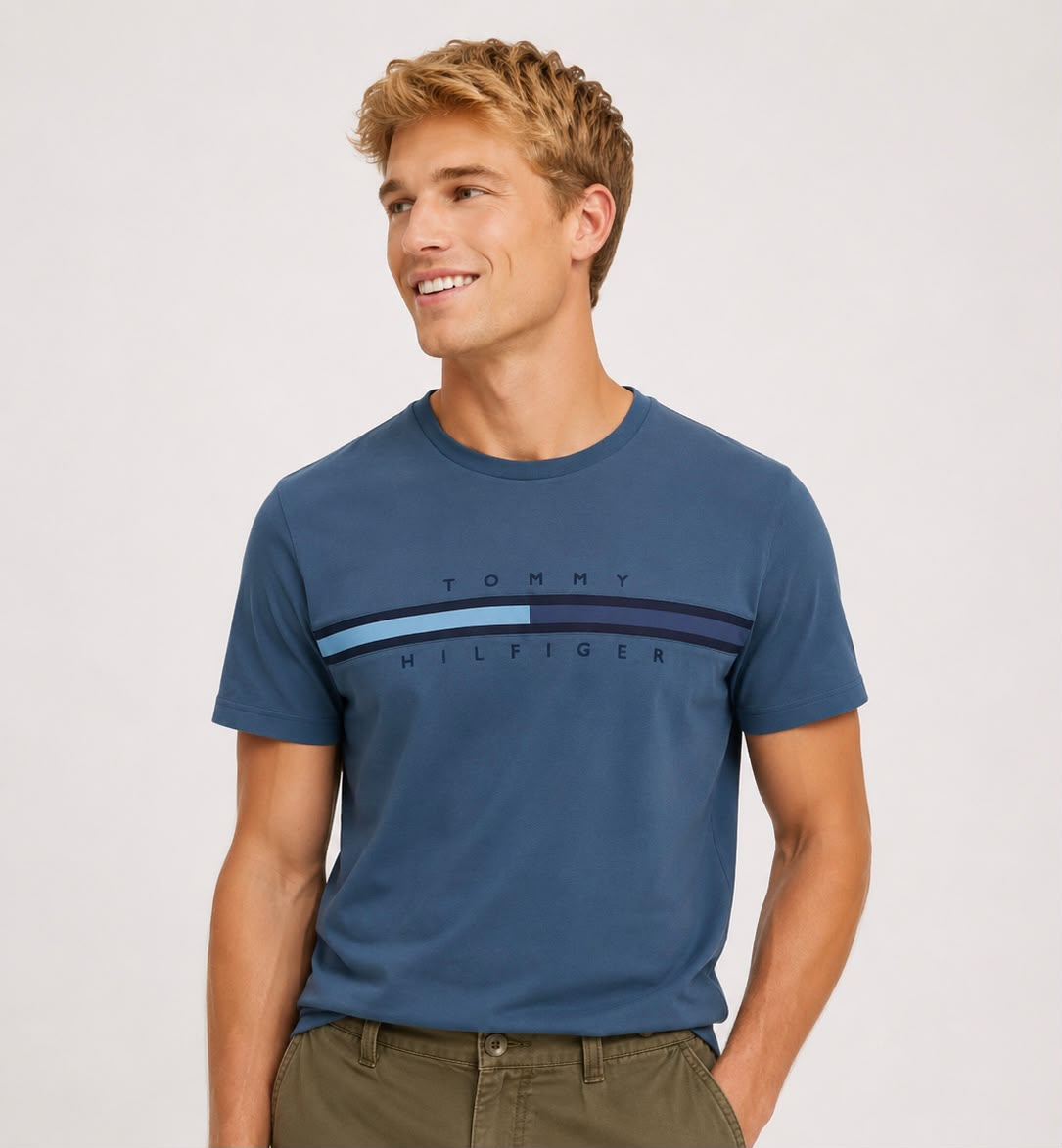 Camiseta TH azul con detalle en pecho