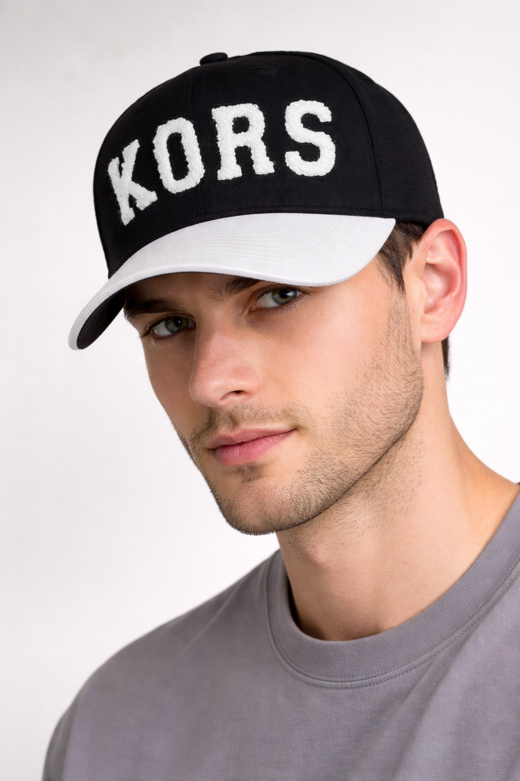 Gorra MK negro con blanco