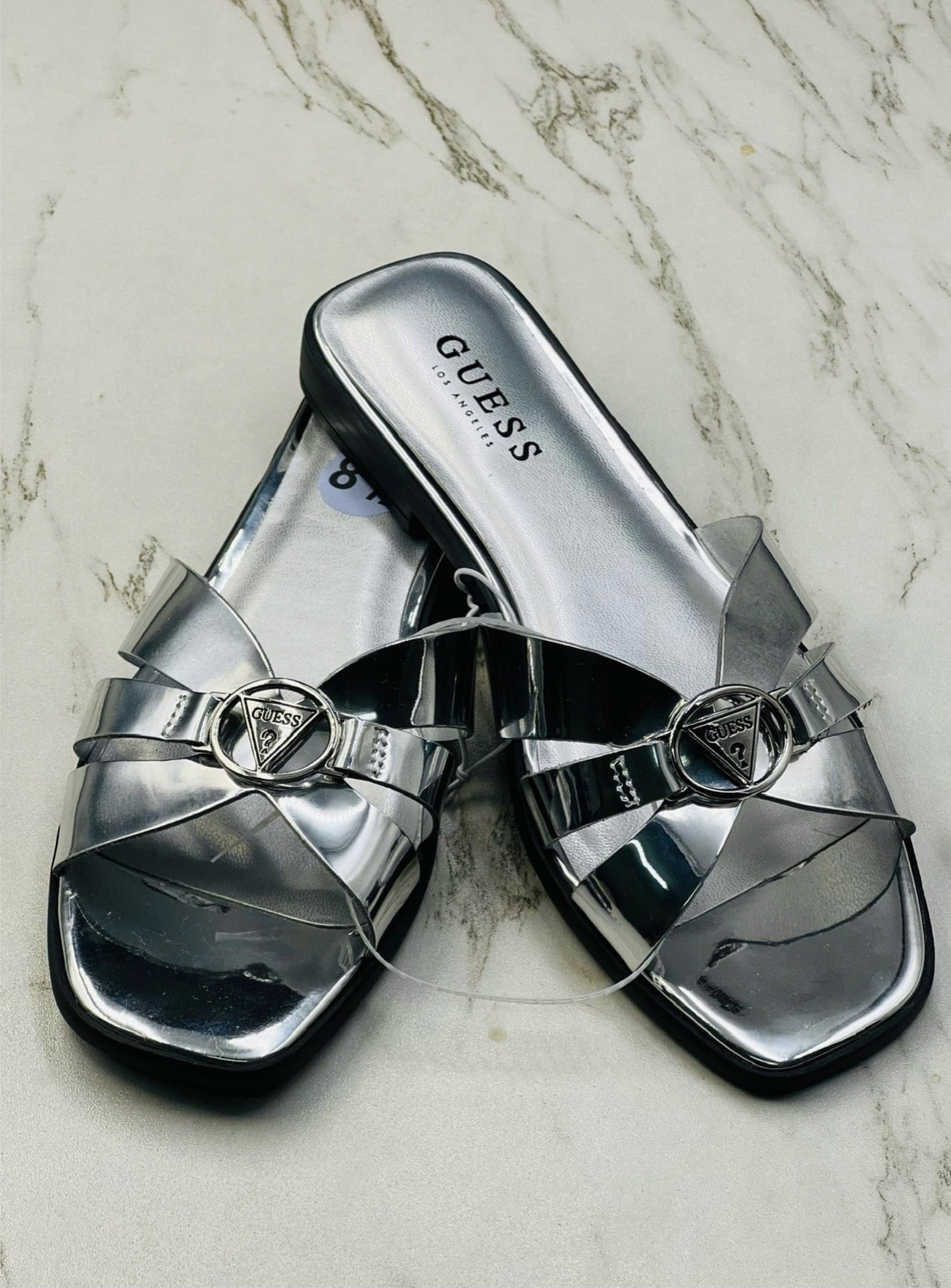 Sandalias Guess plateadas