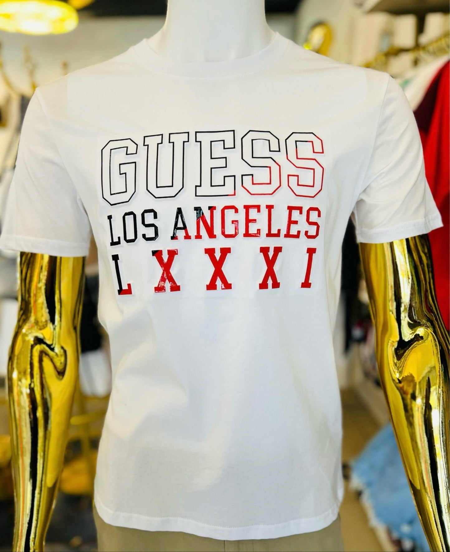 Camiseta Guess detalle 3D blanca