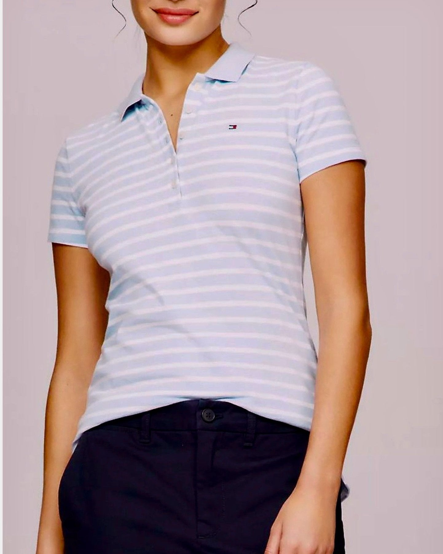 Blusa TH tipo polo celeste claro