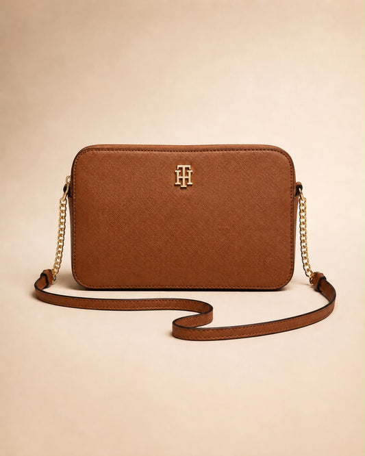 Bolso TH manos libres camel con detalles dorados