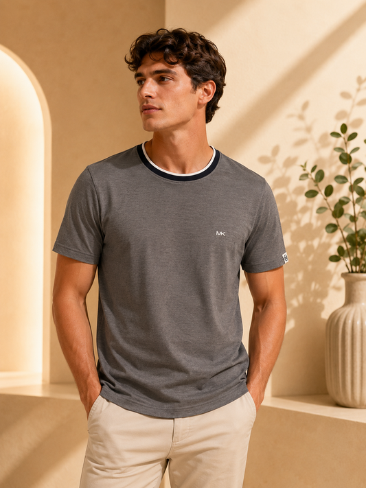 Camiseta  MK gris con detalle en cuello