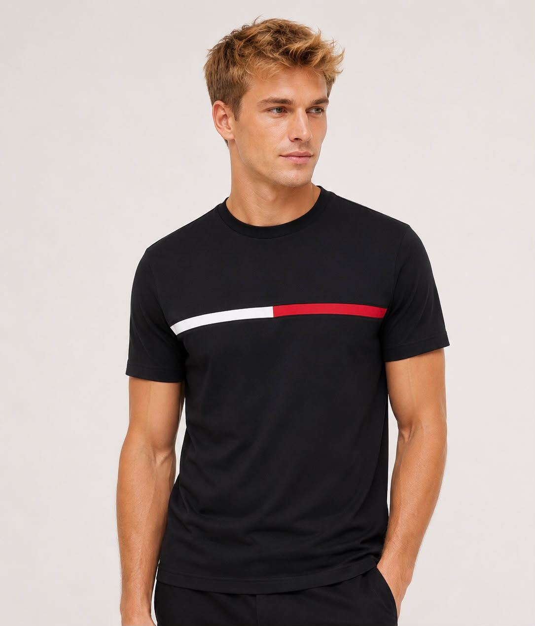 Camiseta TH negro marino con detalle en pecho