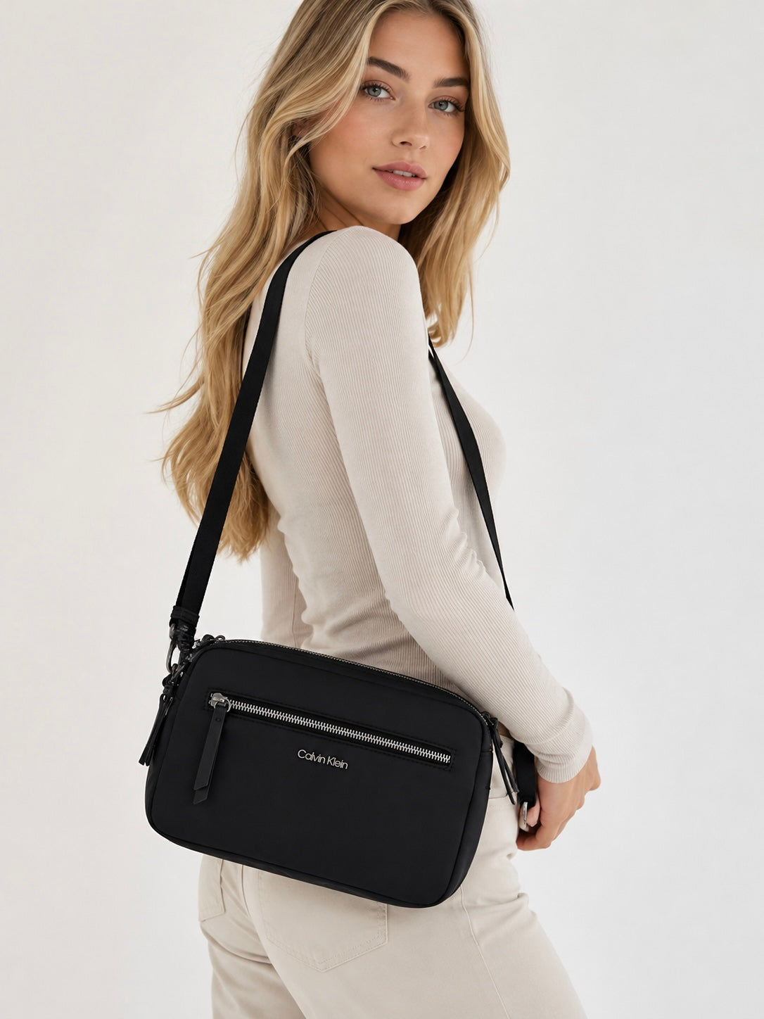 Bolso CK manos libres negro impermeable