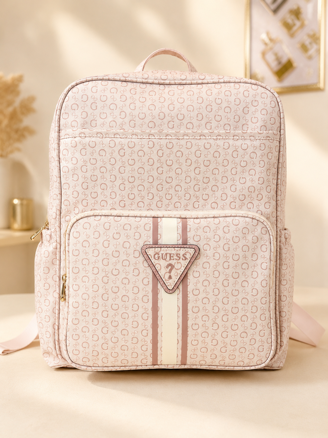 Pañalera Guess tipo mochila grande rosada con estampado