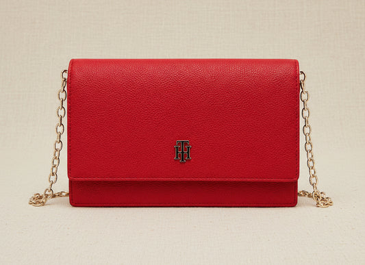 Bolso TH manos libres rojo con detalle cadena dorada