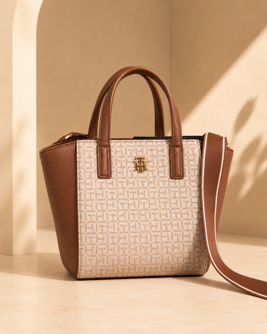Bolso TH manos libres beige con estampado y detalles en cafe