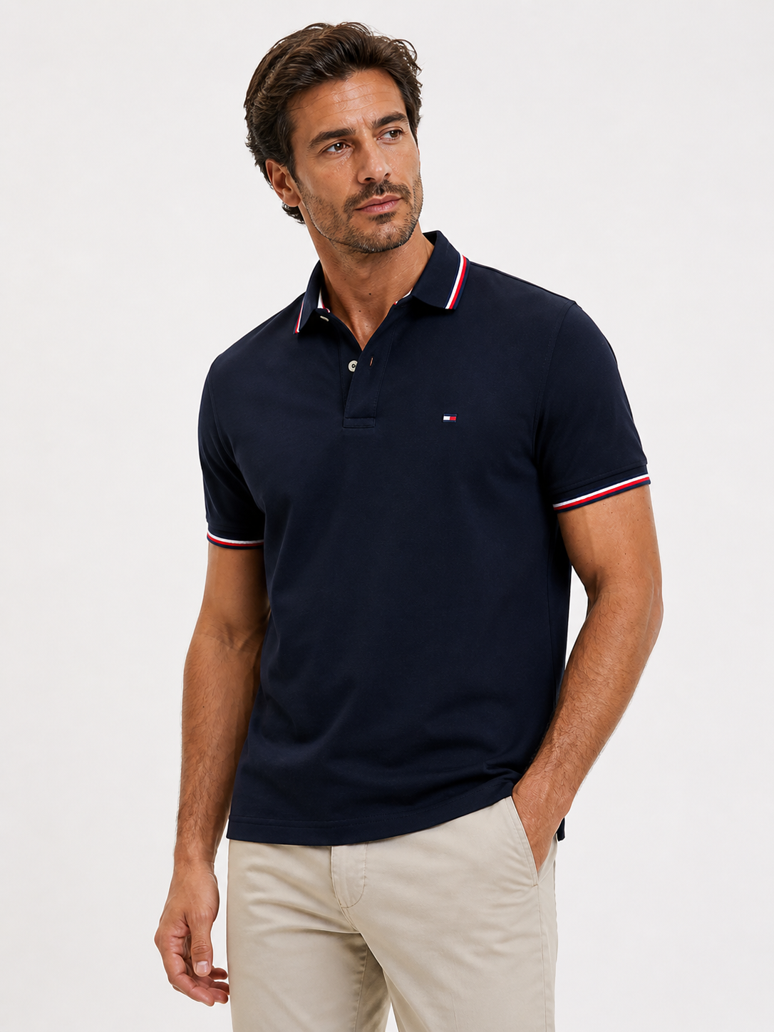 Camisa hombre TH tipo polo azul con franjas en mangas y cuello
