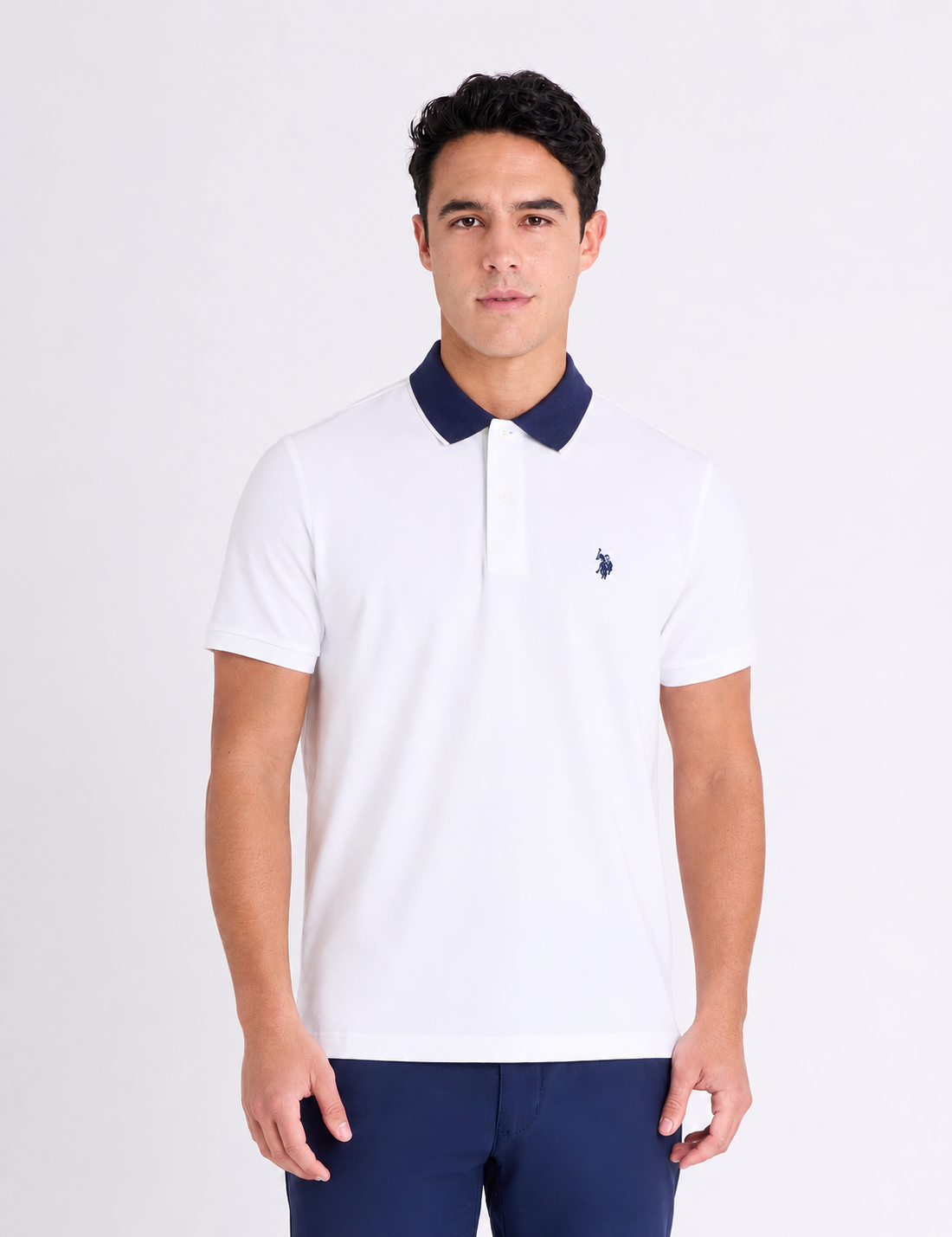 Camisa U.S Polo ASSN blanca con cuello azul