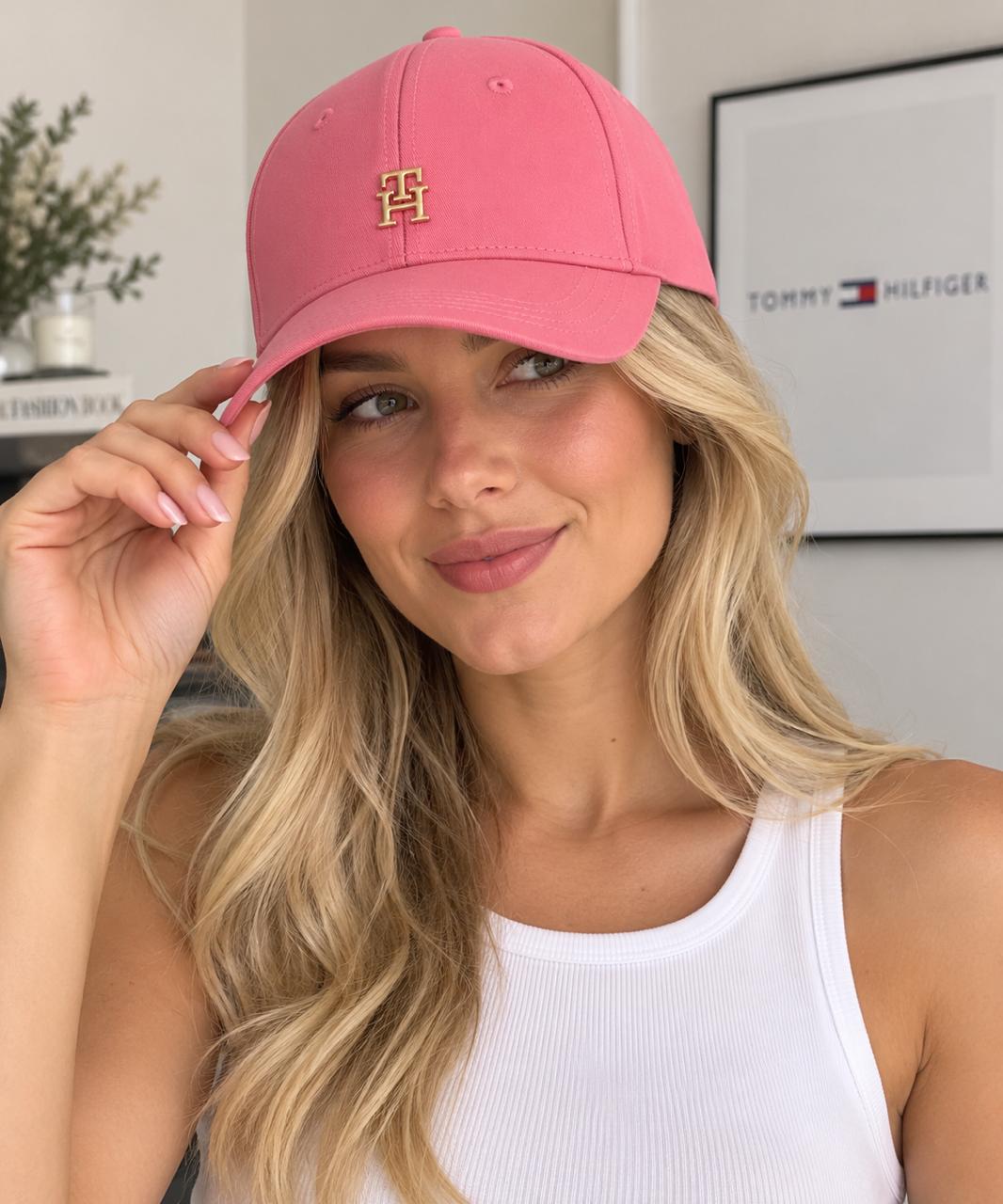 Gorra TH rosa con detalles dorado