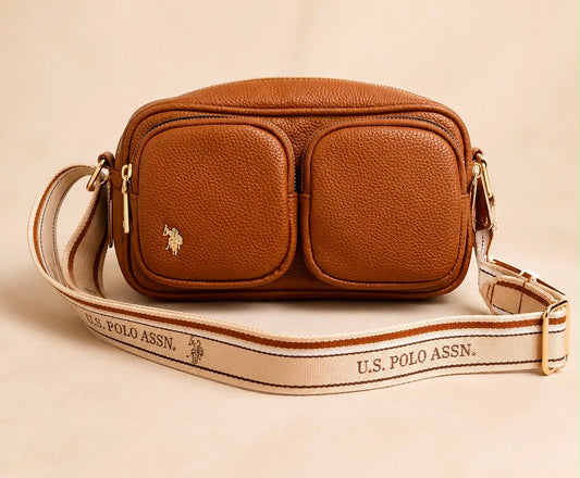 Bolso U.S Polo ASSN camel con tiras estampadas