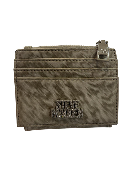 Tarjetero Steve Madden con compartimiento para monedas