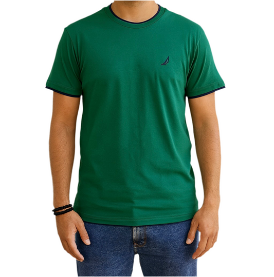 Camiseta Náutica verde con cuello azul
