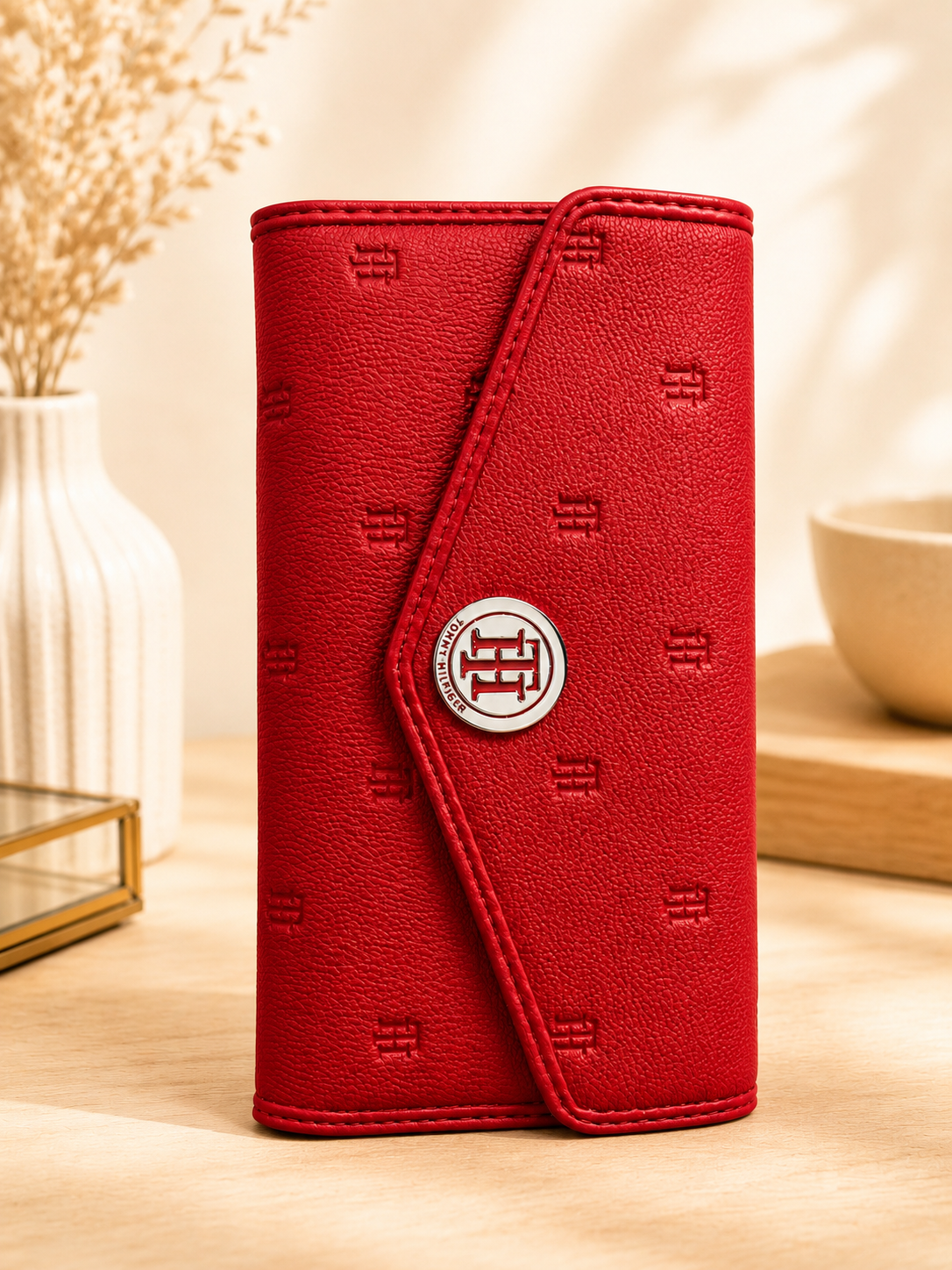 Billetera TH roja con textura