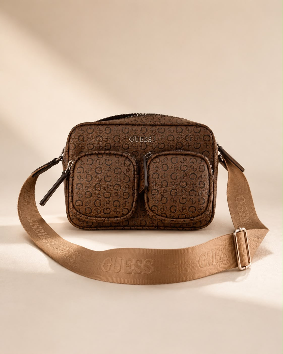 Bolso Guess manos libres café