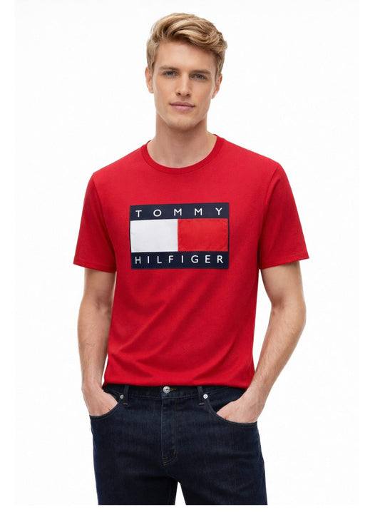 Camiseta TH roja hombre con detalle aplicado