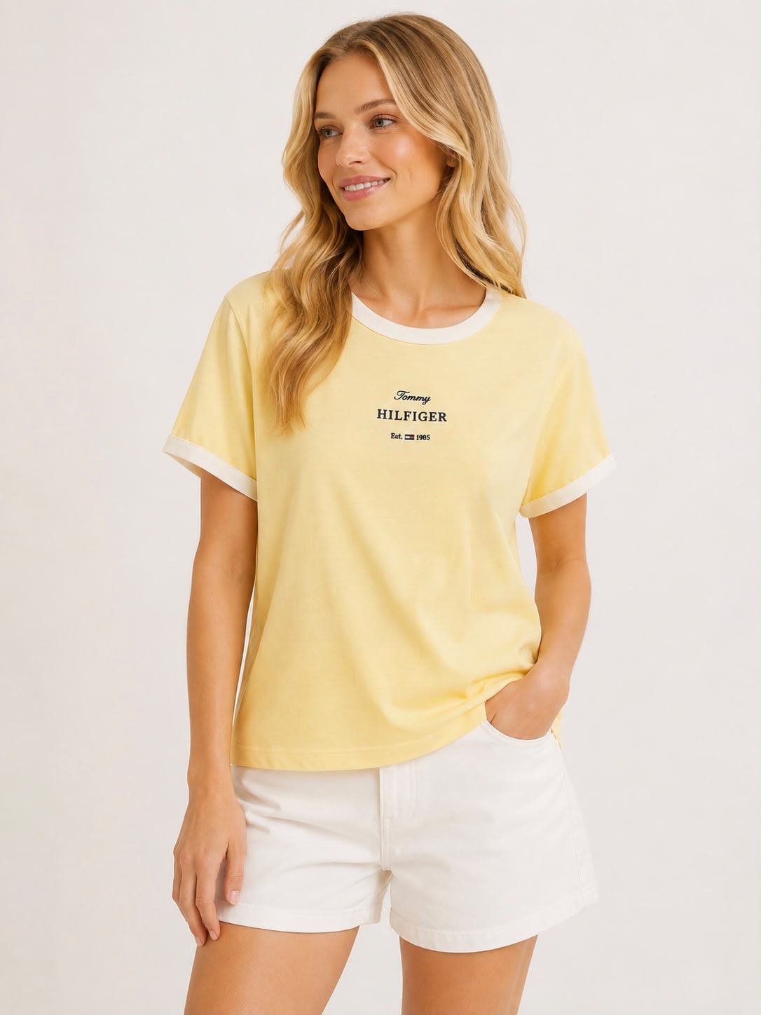 Blusa TH amarilla con detalle en cuello blanco