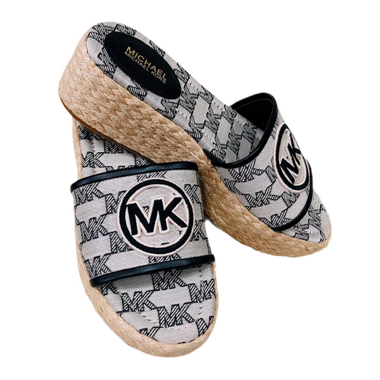 Sandalias MK negro estampado