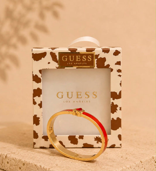 Brazalete  Guess roja con detalles en dorado