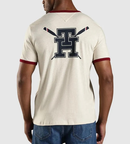 Camiseta TH Beige con cuello rojo
