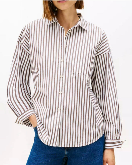 Blusa TH blanca con rayas café