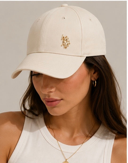 Gorra U.S Polo ASSN blanco con detalle bordado en dorado