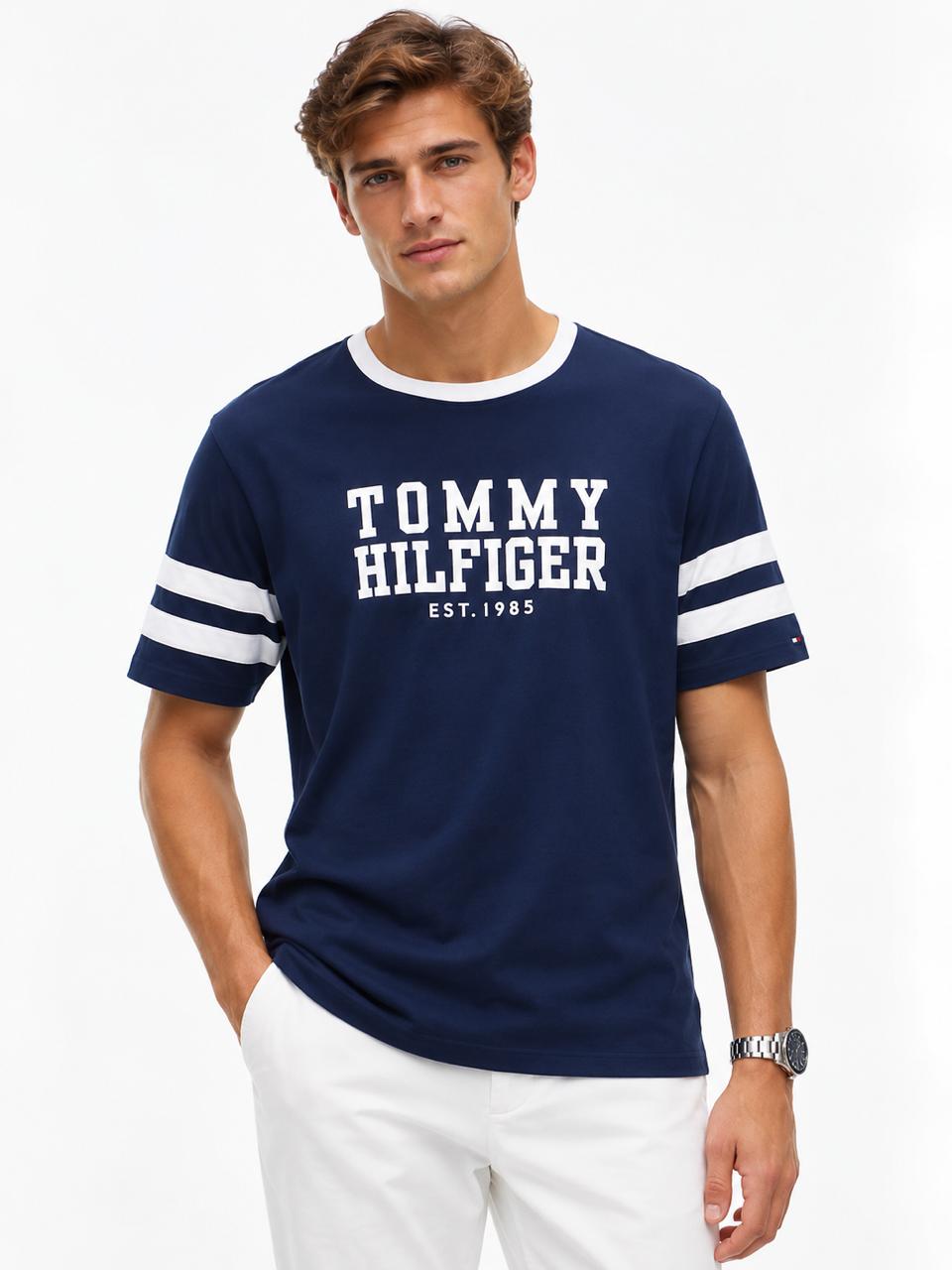 Camiseta TH azul detalles en blanco