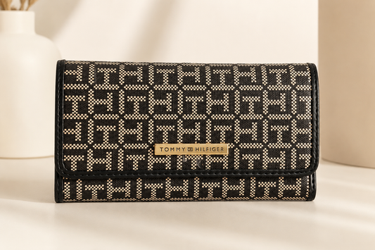 Billetera TH negra estampada