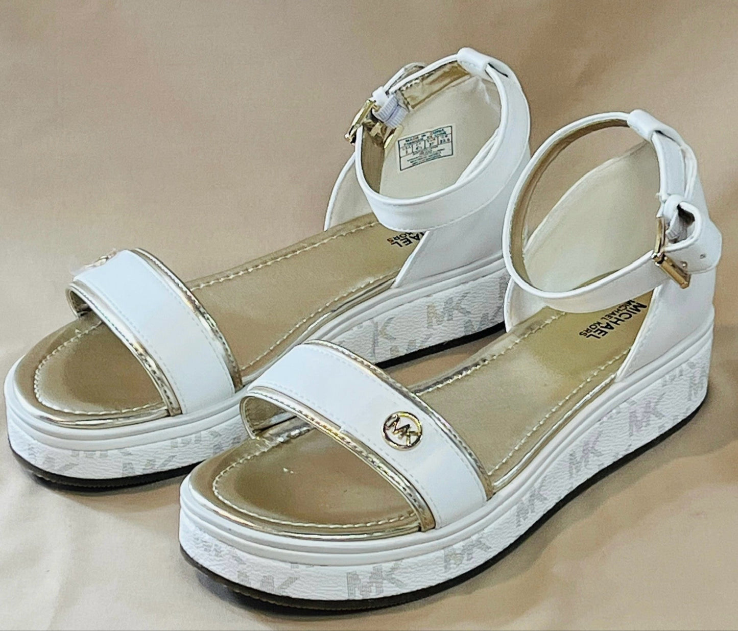 Sandalias MK blanco con dorado