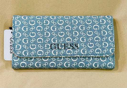 Billetera Guess celeste con detalles en blanco