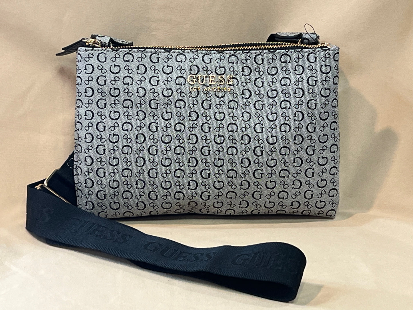Bolso Guess manos libres gris con negro