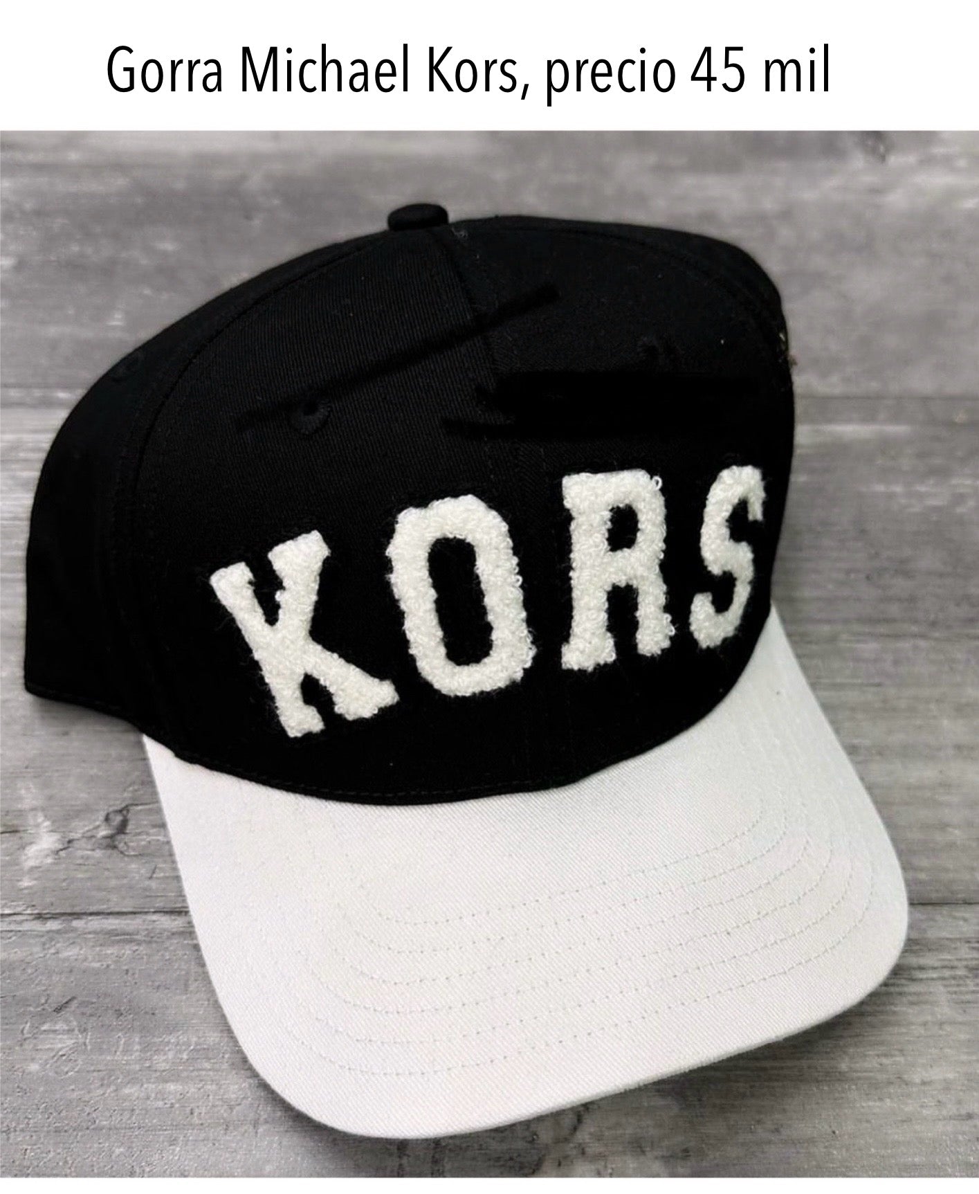 Gorra MK negra con blanco