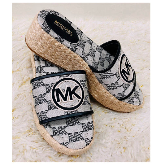 Sandalias MK negro estampado