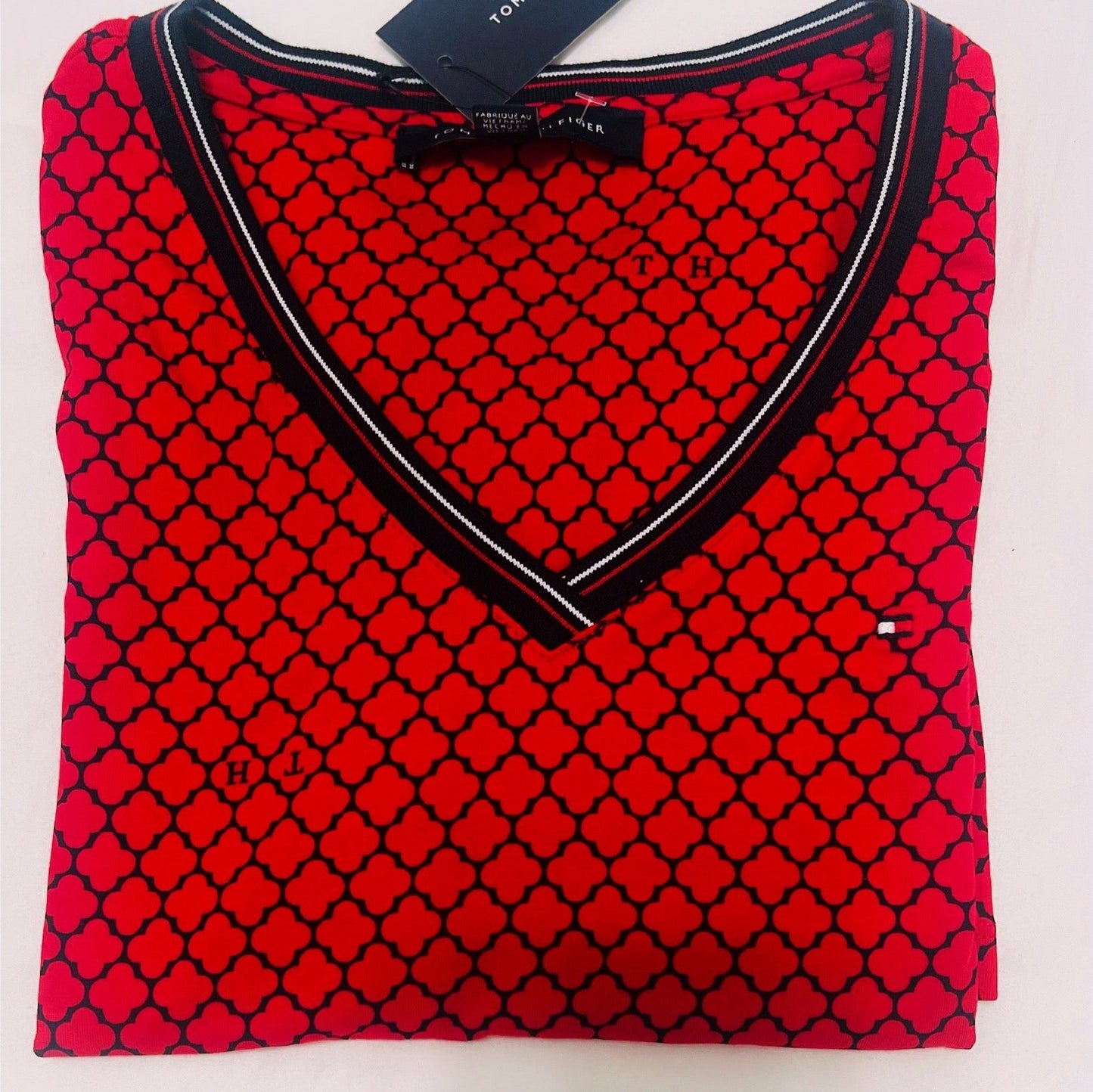 Blusa TH rojo estampada cuello V